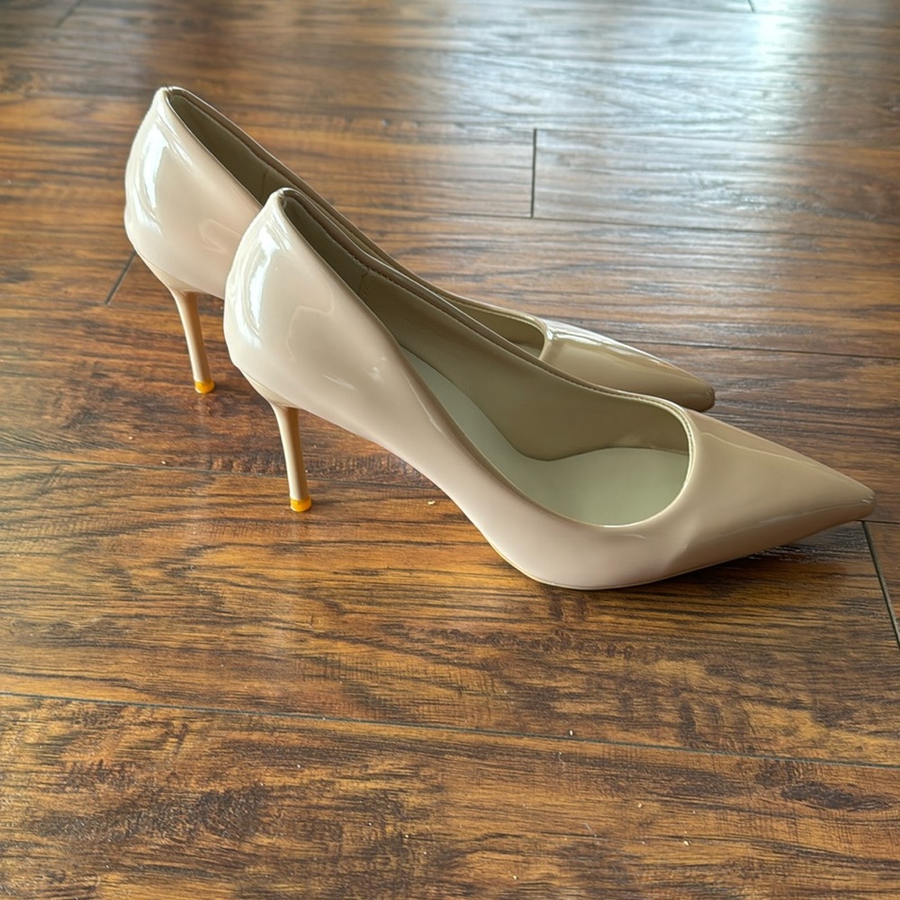 Beige heels no brand with box